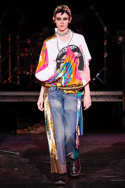 Look 50